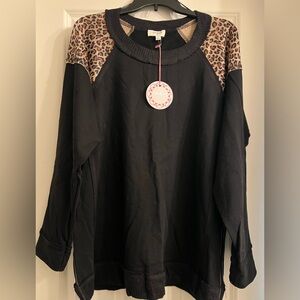 NWT Umgee black & cheetah print sweatshirt. Zipper sides. Size L.